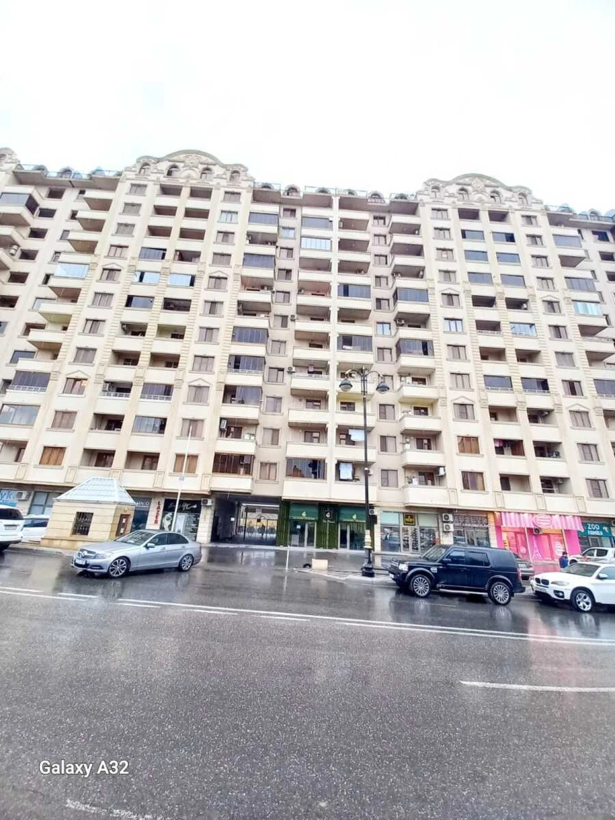 Satılır 3 otaqlı mənzil 130 m²