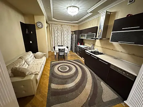 Satılır 3 otaqlı mənzil 150 m²