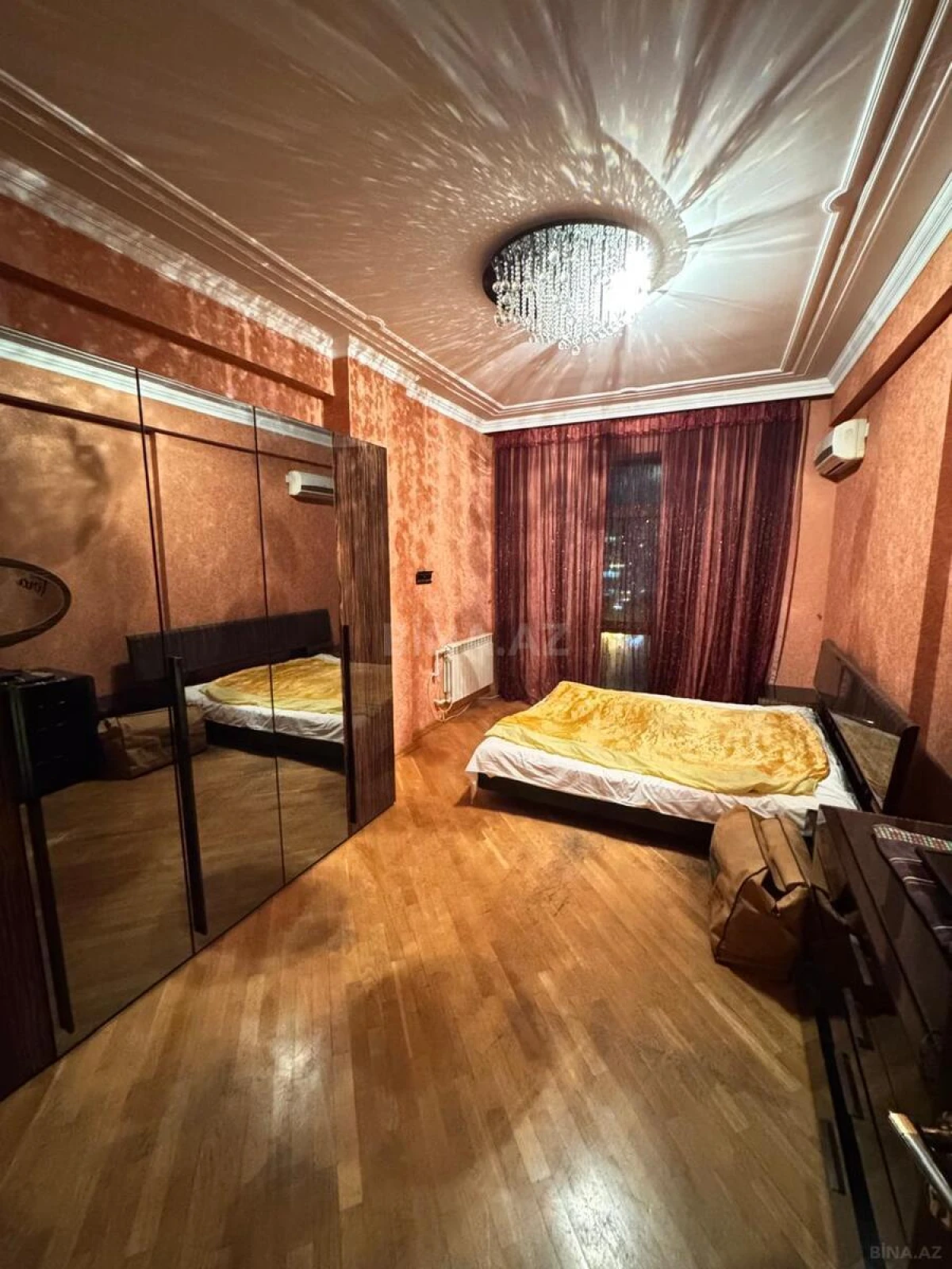 Satılır 3 otaqlı mənzil 150 m²