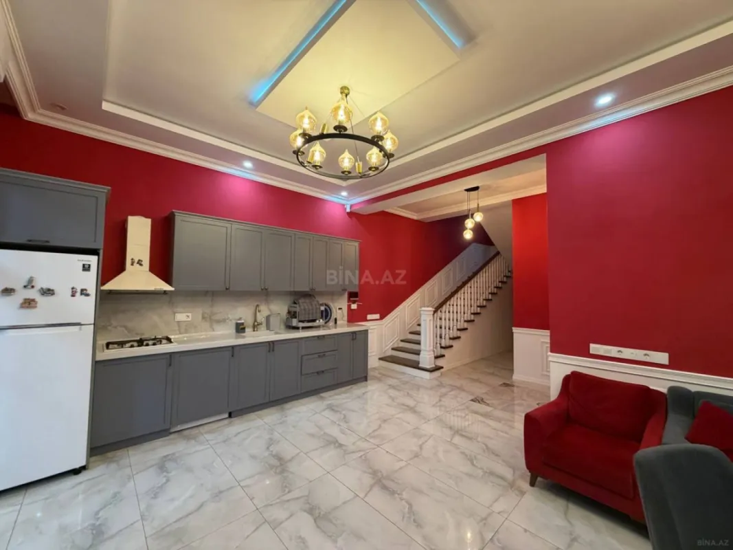 Satılır 5 otaqlı həyət evi 270 m²