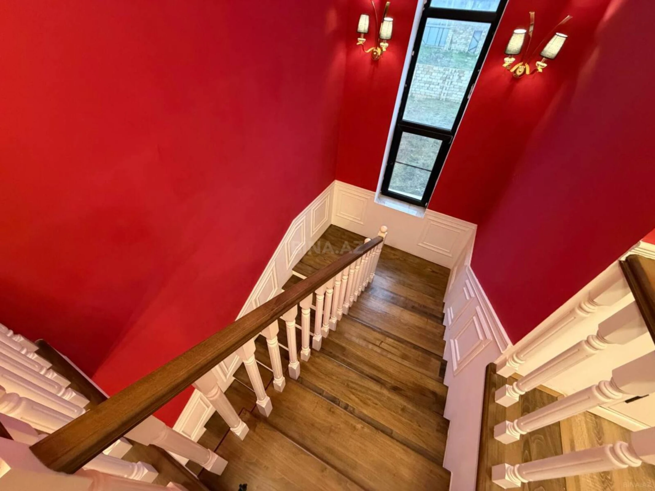 Satılır 5 otaqlı həyət evi 270 m²