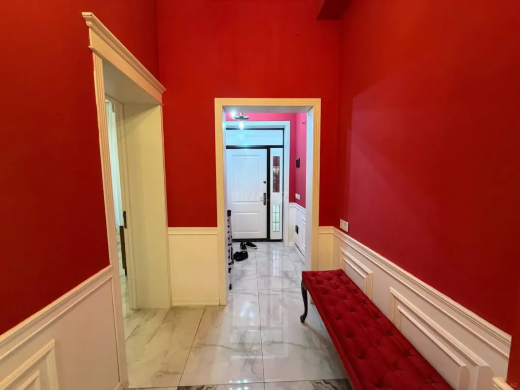 Satılır 5 otaqlı həyət evi 270 m²