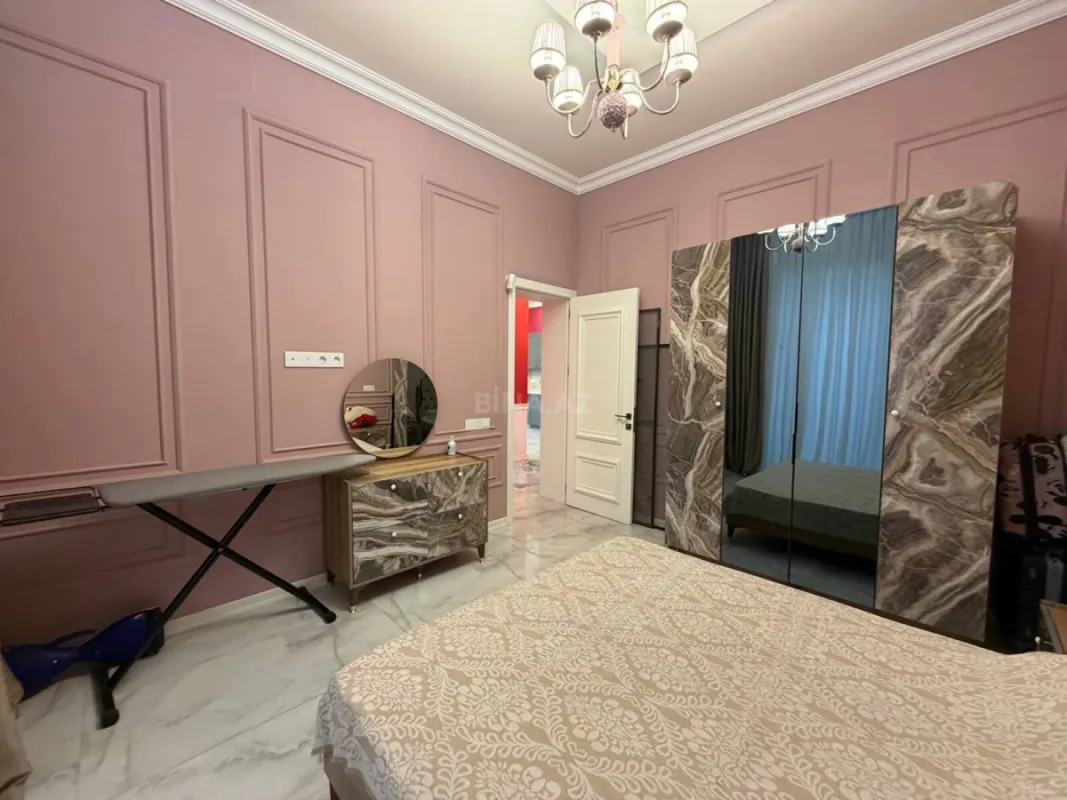 Satılır 5 otaqlı həyət evi 270 m²