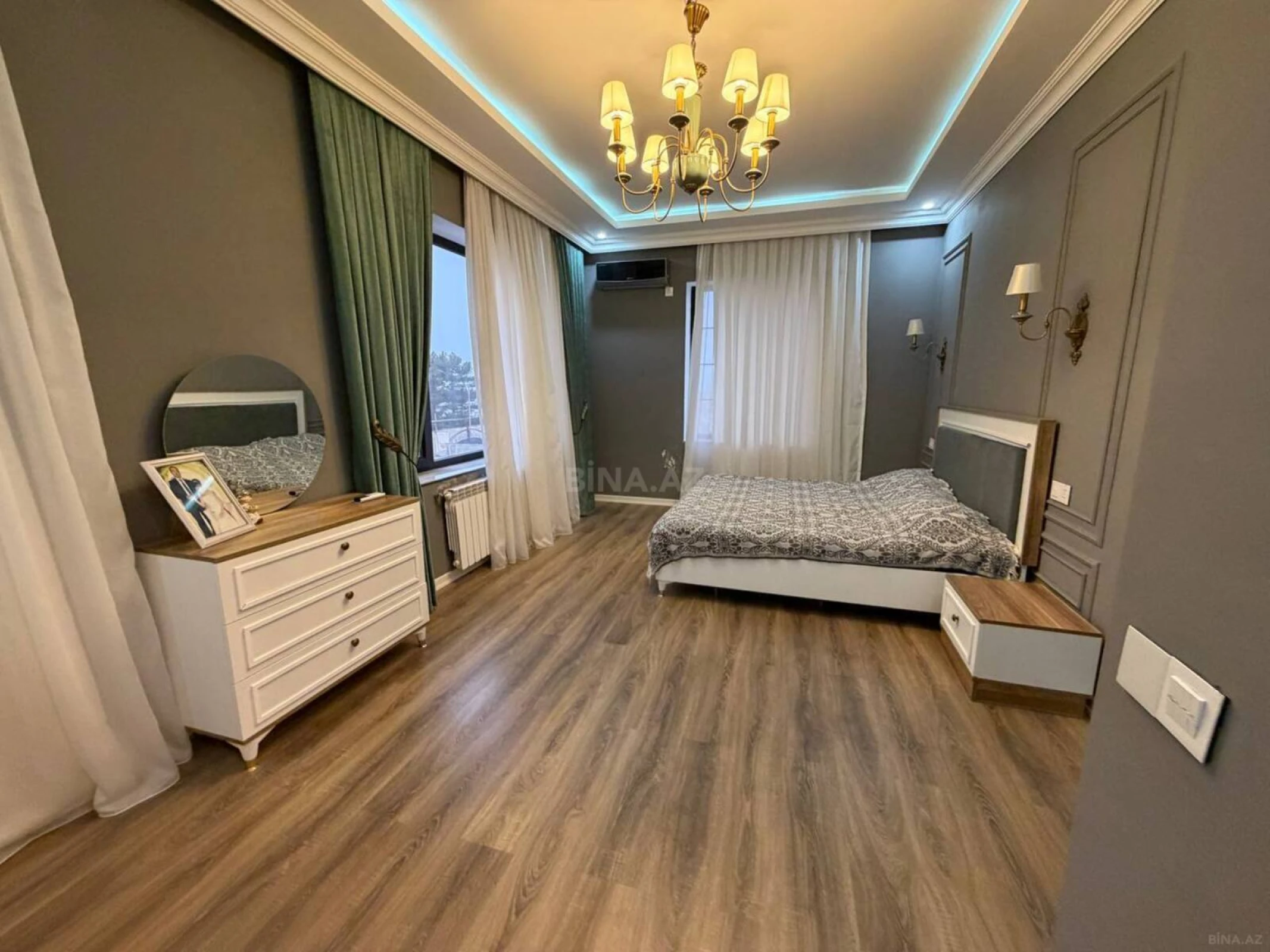 Satılır 5 otaqlı həyət evi 270 m²