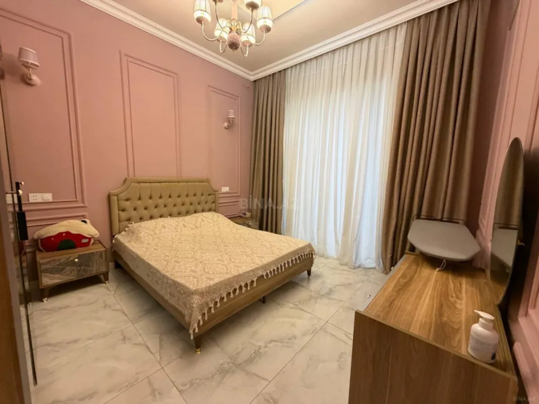 Satılır 5 otaqlı həyət evi 270 m²