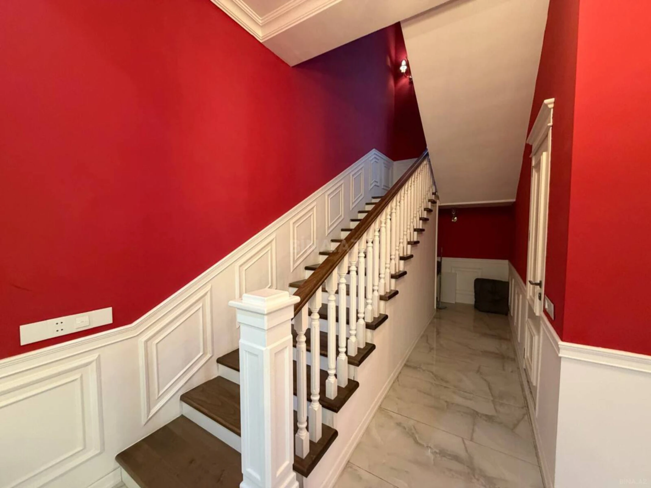 Satılır 5 otaqlı həyət evi 270 m²