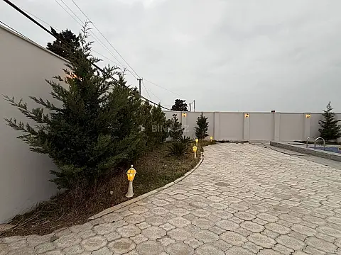 Satılır 5 otaqlı həyət evi 270 m²