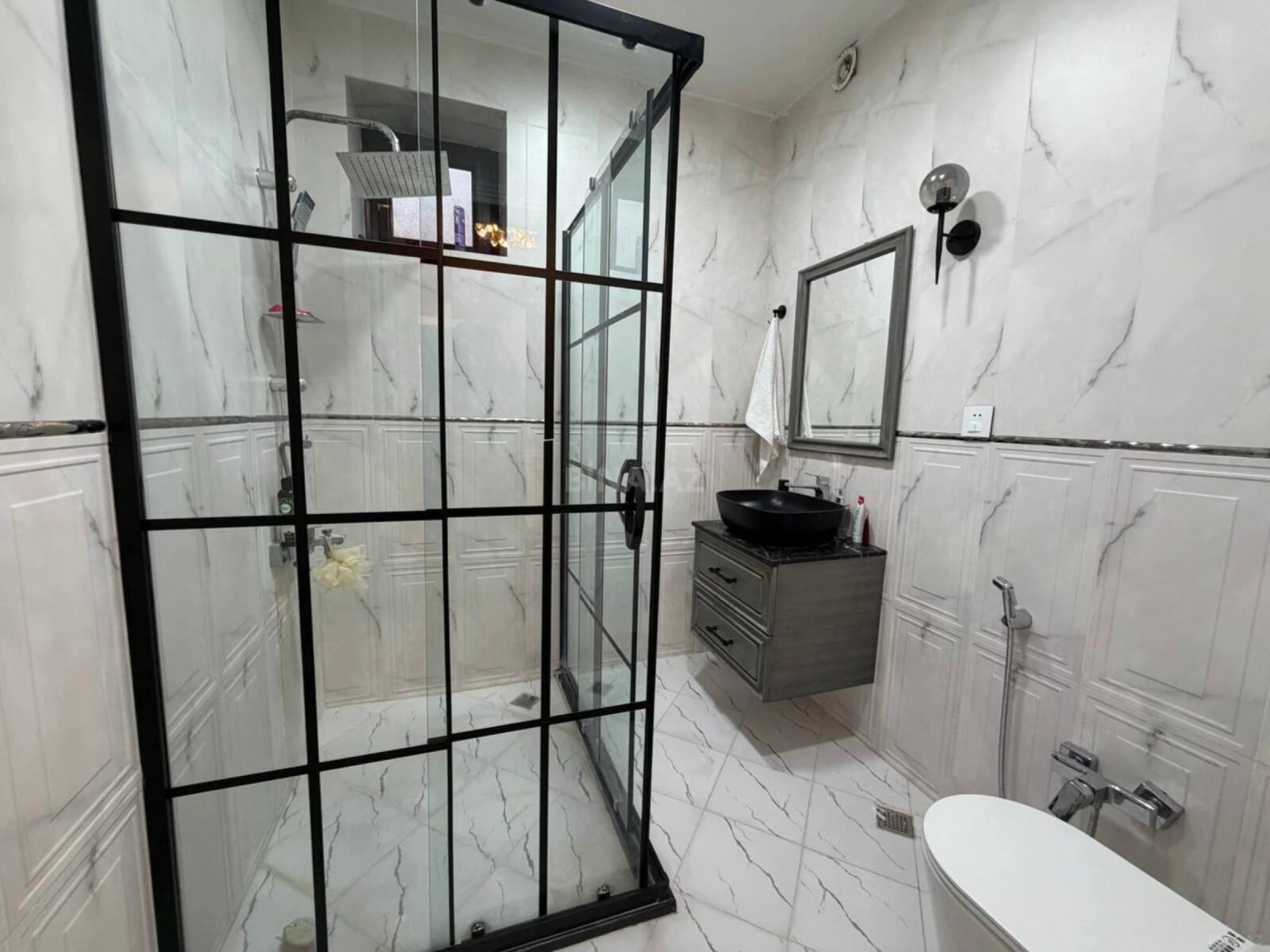 Satılır 5 otaqlı həyət evi 270 m²