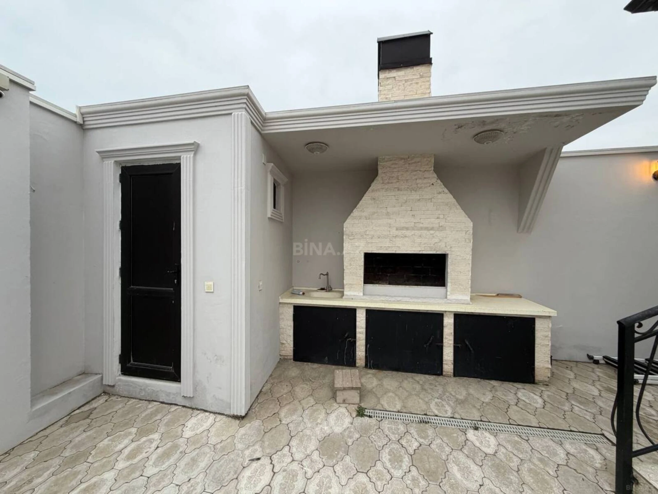 Satılır 5 otaqlı həyət evi 270 m²