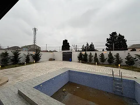 Satılır 5 otaqlı həyət evi 270 m²