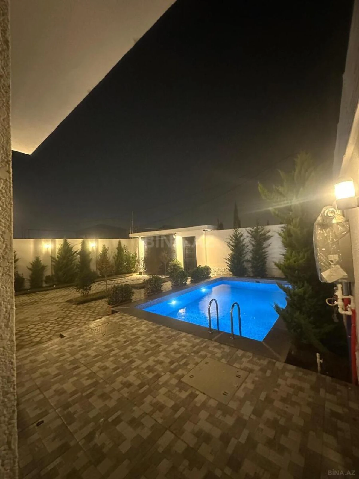 Kirayə verilir 4 otaqlı həyət evi 300 m²