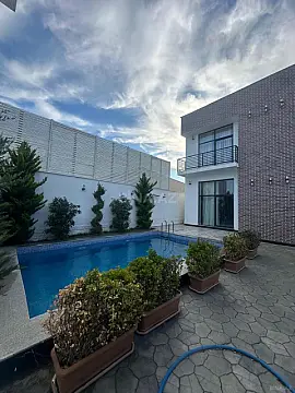 Kirayə verilir 4 otaqlı həyət evi 300 m²