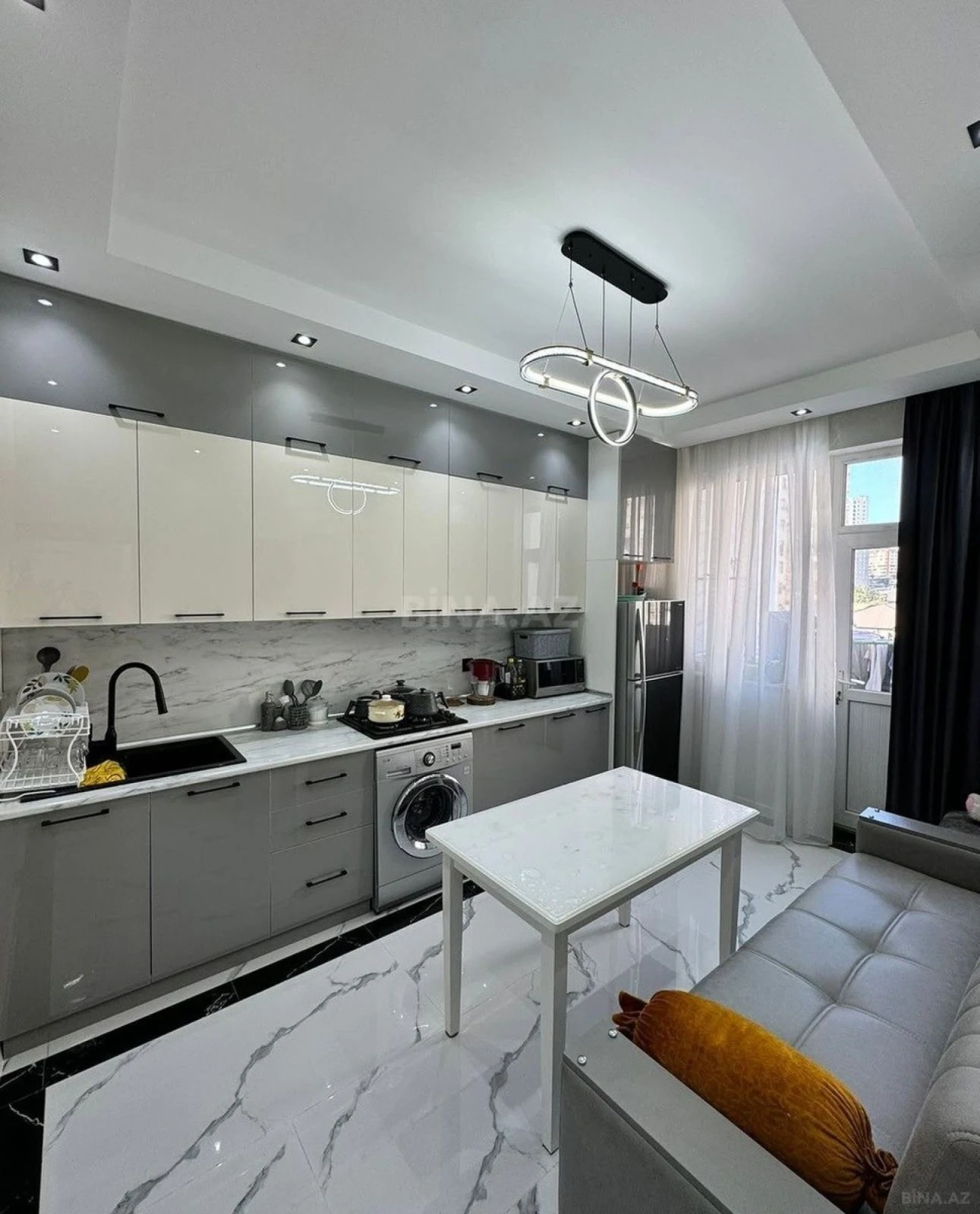 Satılır 2 otaqlı mənzil 85 m²