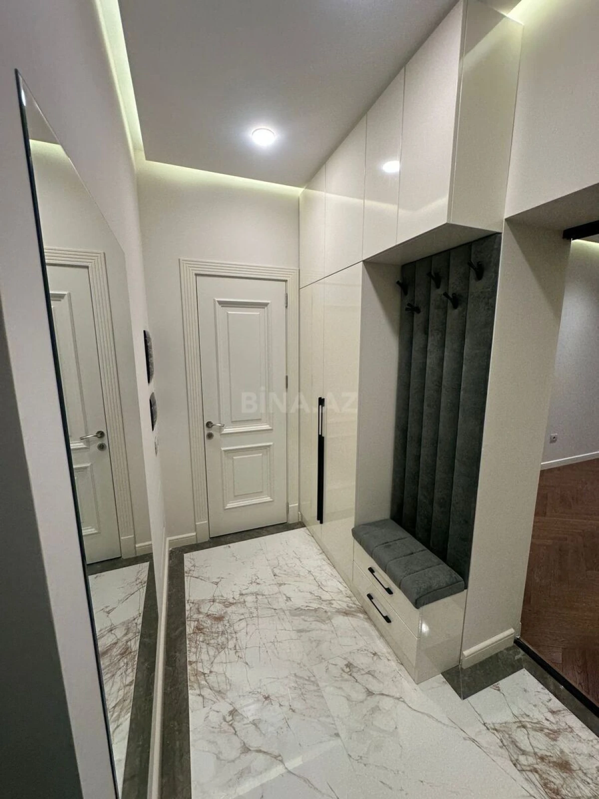 Satılır 2 otaqlı mənzil 69 m²