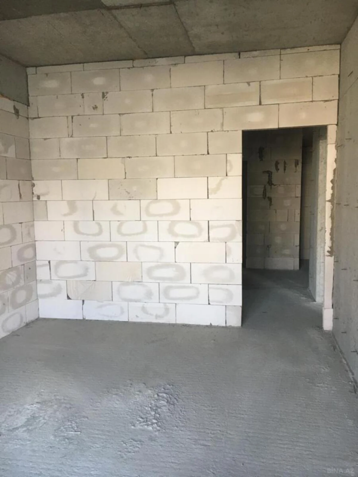 Satılır 4 otaqlı mənzil 200 m²