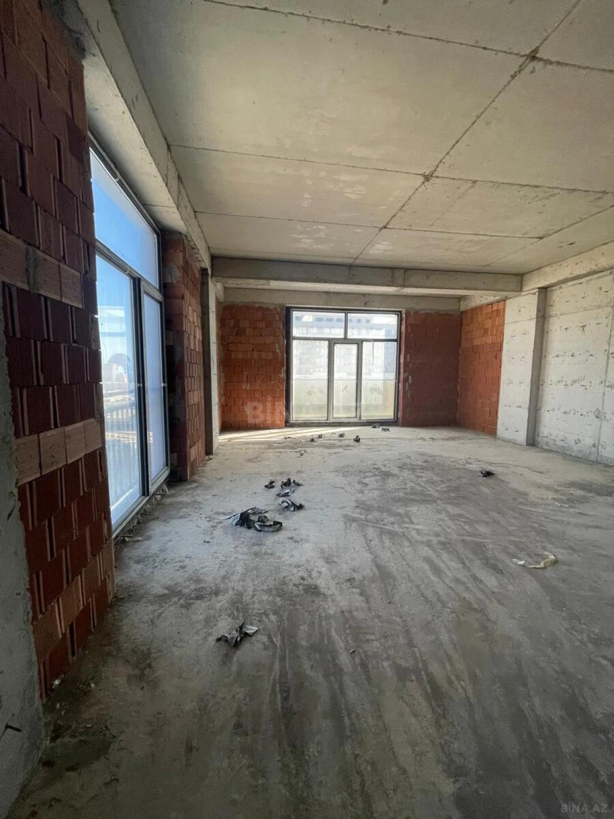 Satılır 4 otaqlı mənzil 200 m²