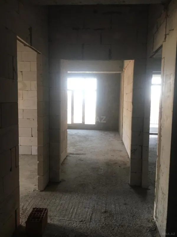 Satılır 4 otaqlı mənzil 200 m²