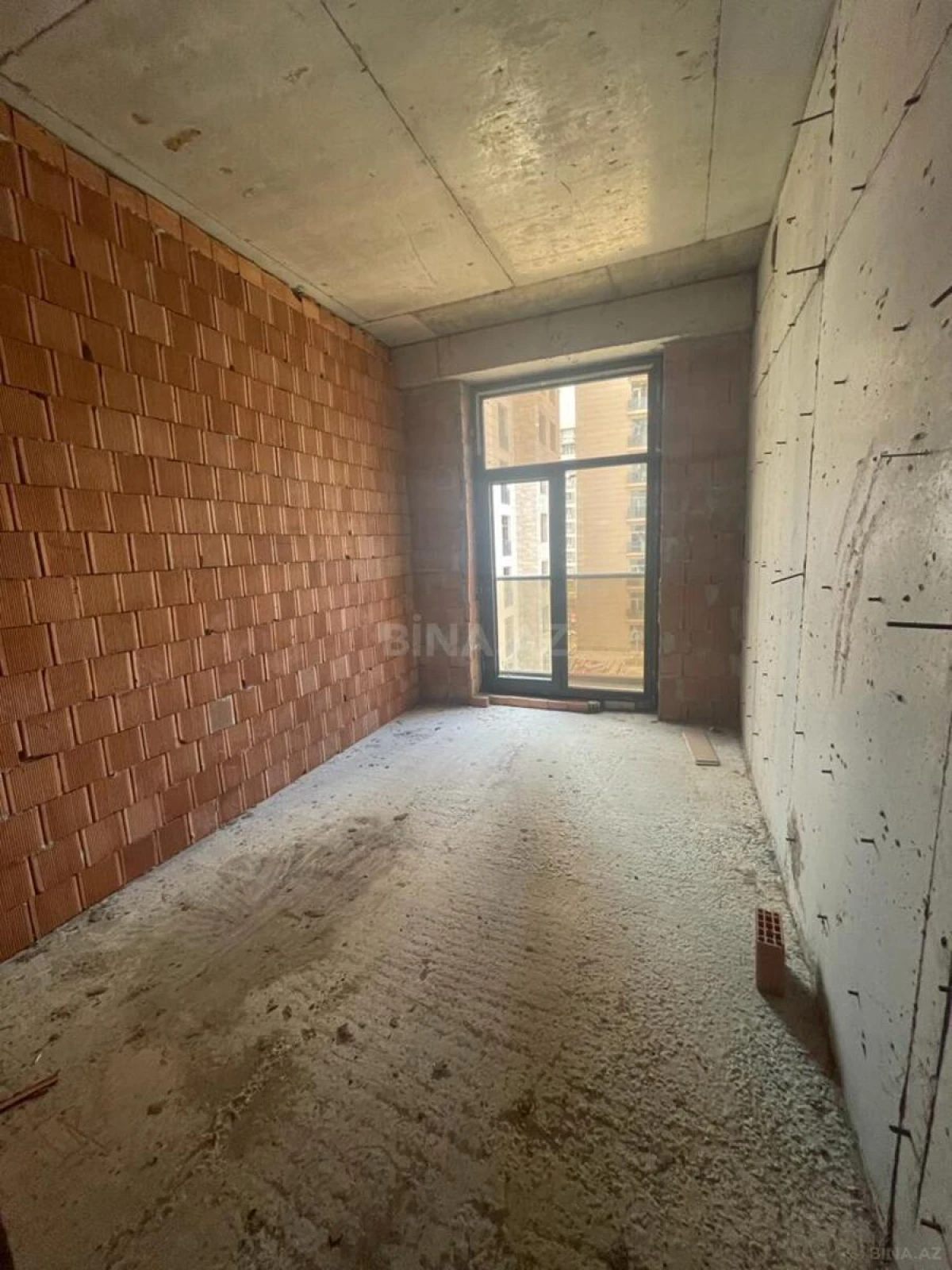 Satılır 4 otaqlı mənzil 200 m²