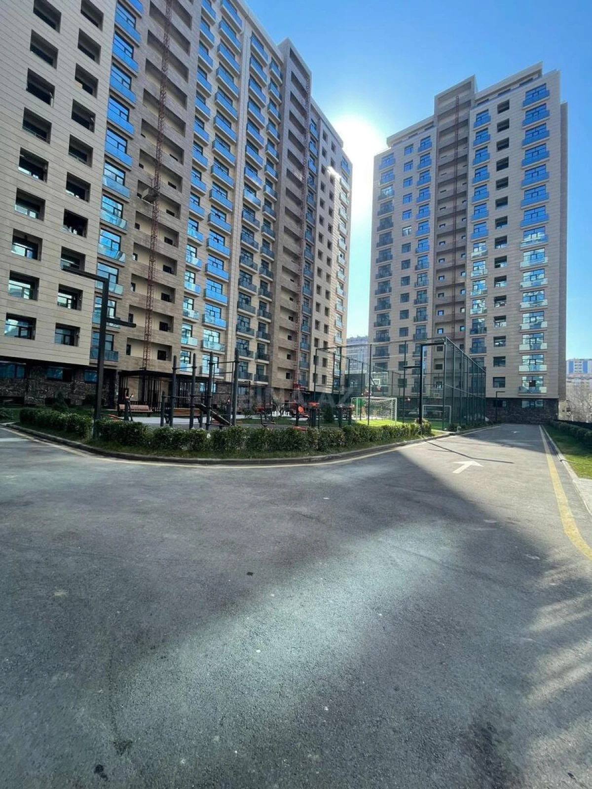 Satılır 4 otaqlı mənzil 200 m²