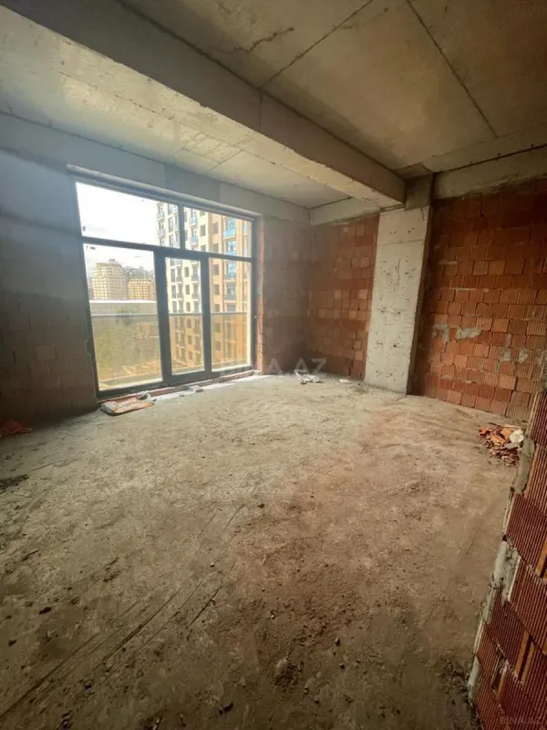 Satılır 4 otaqlı mənzil 200 m²