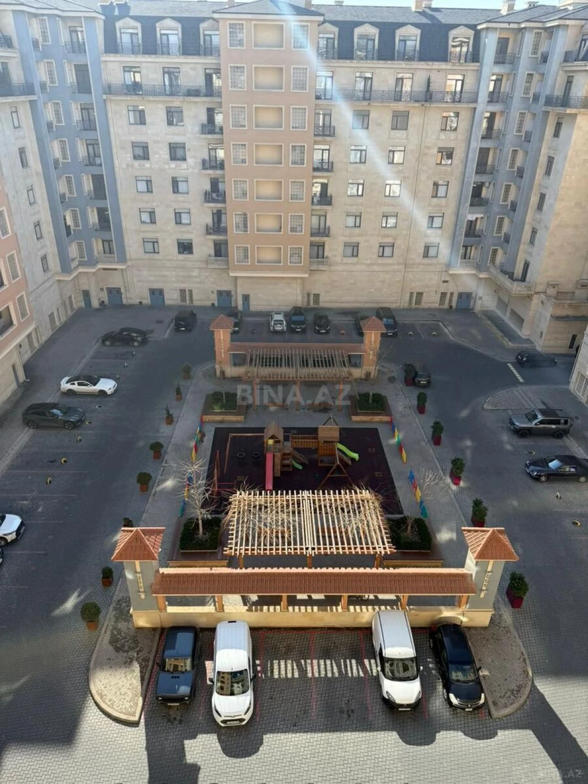 Satılır 2 otaqlı mənzil 97 m²