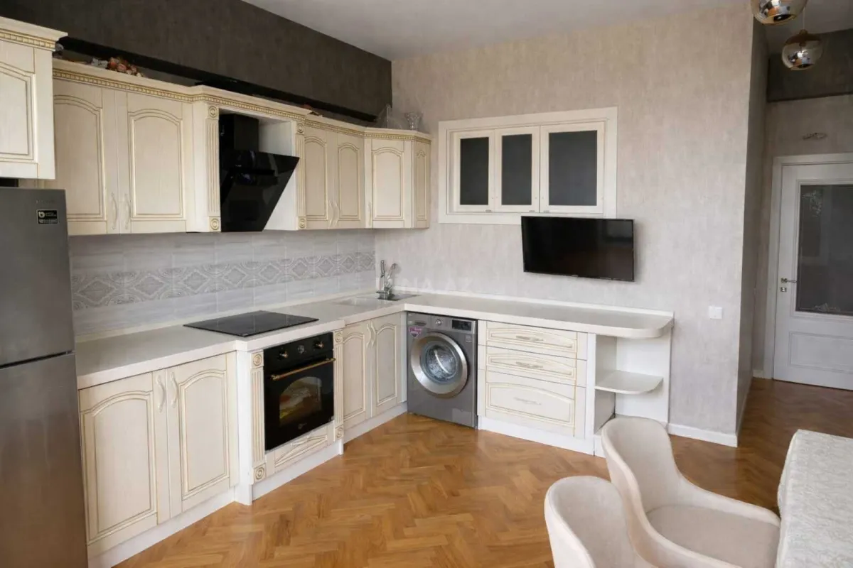 Satılır 2 otaqlı mənzil 97 m²