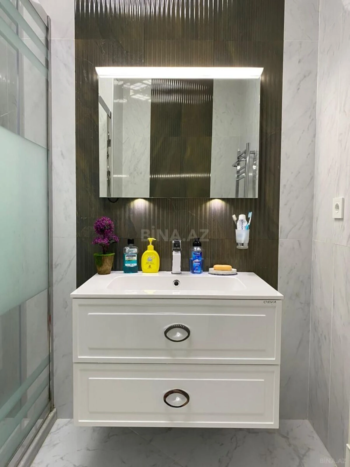 Satılır 2 otaqlı mənzil 97 m²