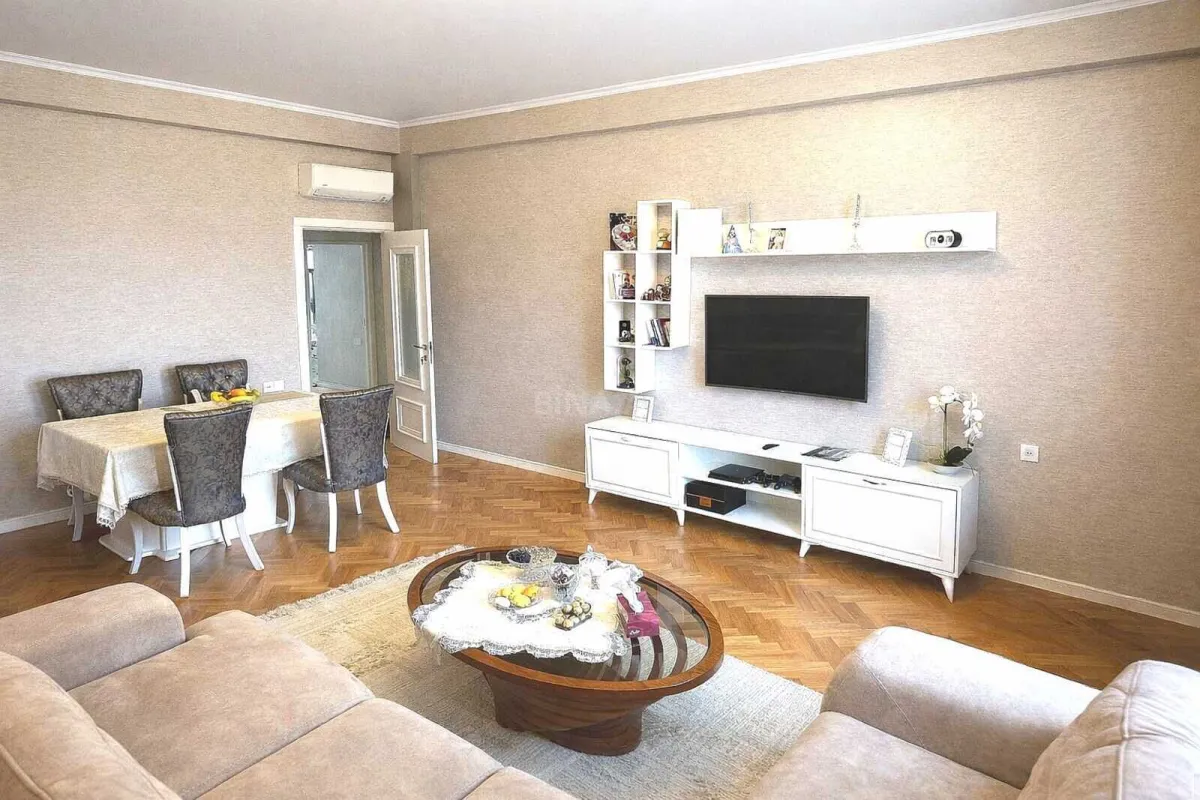 Satılır 2 otaqlı mənzil 97 m²