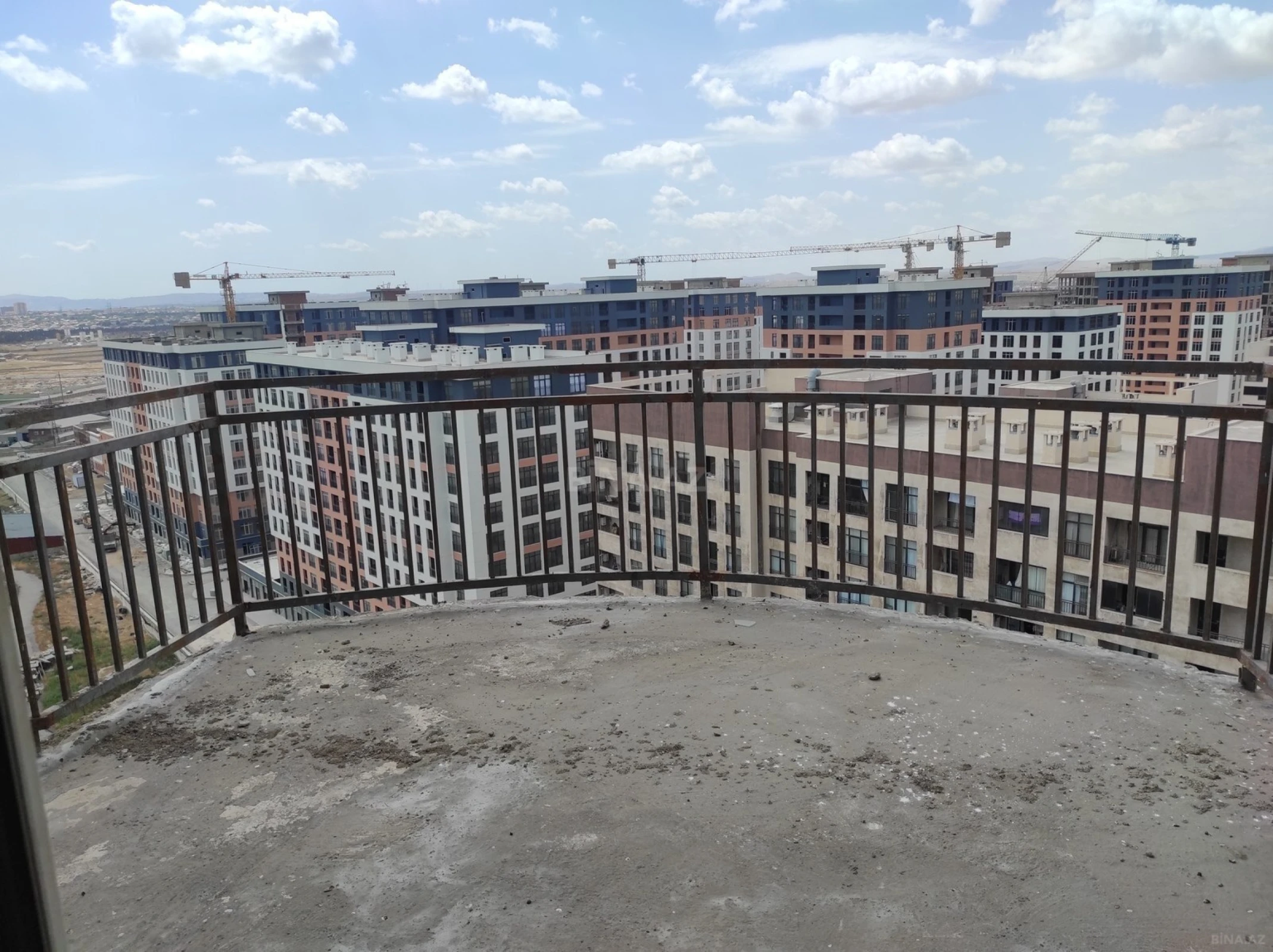 Satılır 4 otaqlı mənzil 113.1 m²