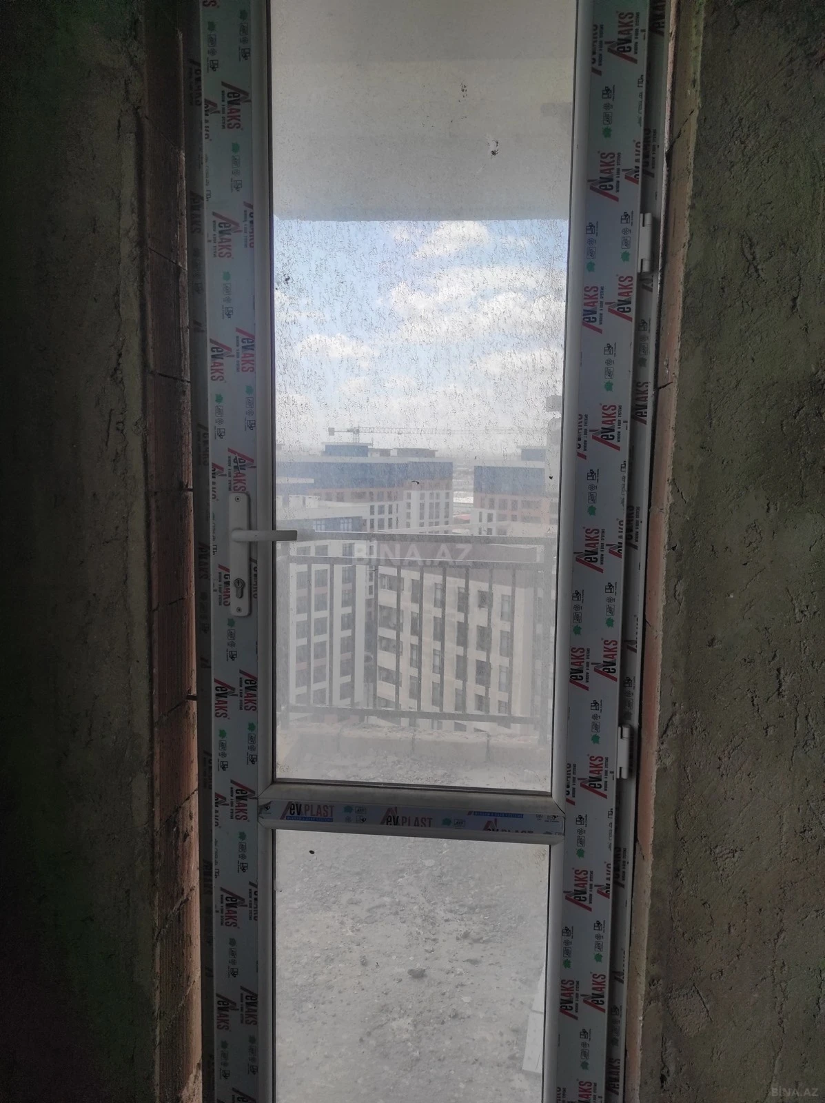 Satılır 4 otaqlı mənzil 113.1 m²