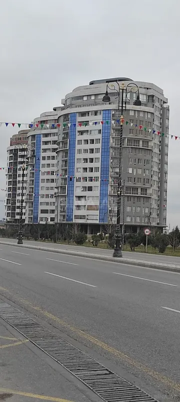 Satılır 4 otaqlı mənzil 113.1 m²
