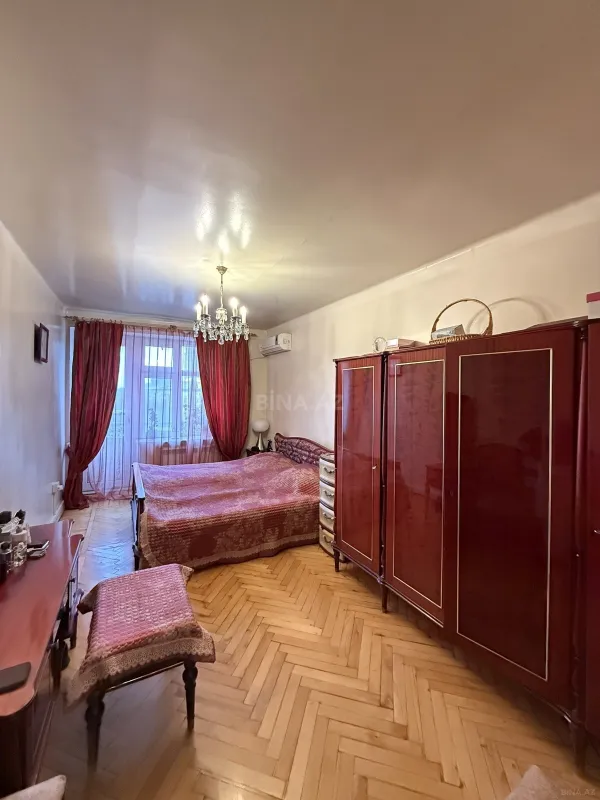 Satılır 4 otaqlı mənzil 120 m²