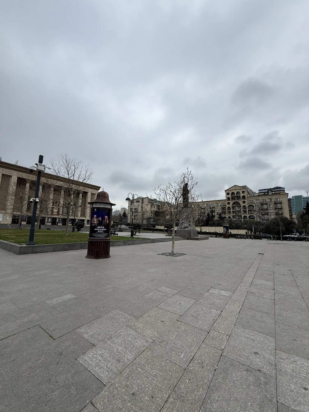 Satılır 4 otaqlı mənzil 120 m²