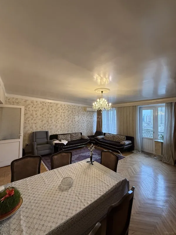 Satılır 4 otaqlı mənzil 120 m²