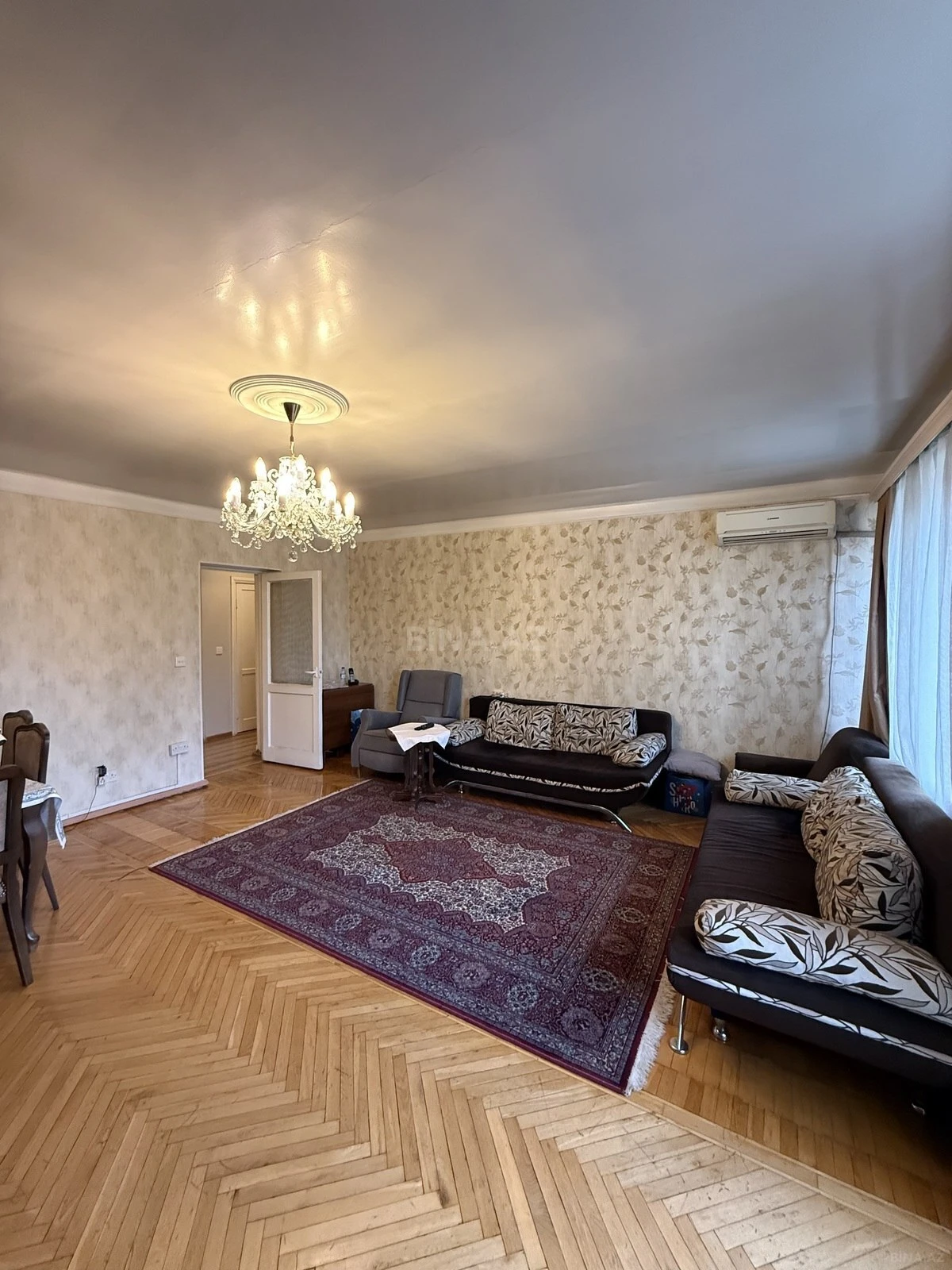 Satılır 4 otaqlı mənzil 120 m²