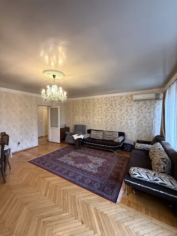 Satılır 4 otaqlı mənzil 120 m²