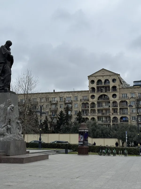 Satılır 4 otaqlı mənzil 120 m²