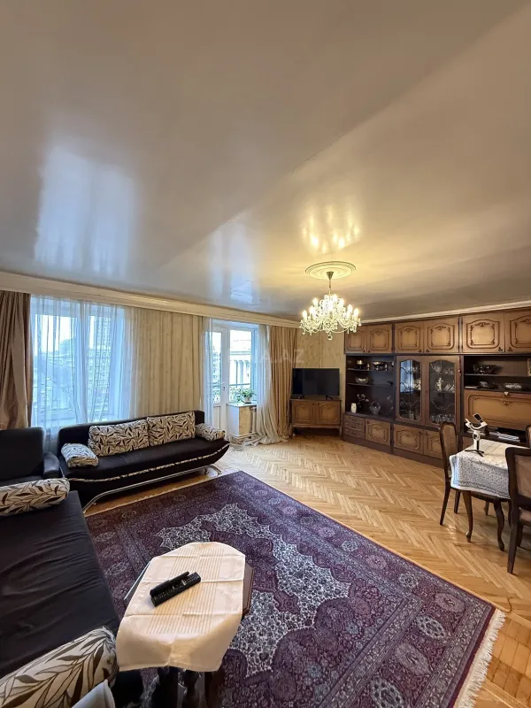 Satılır 4 otaqlı mənzil 120 m²