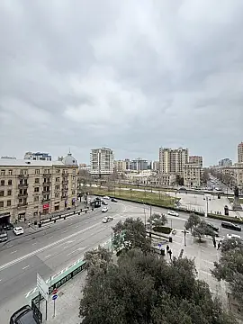 Satılır 4 otaqlı mənzil 120 m²