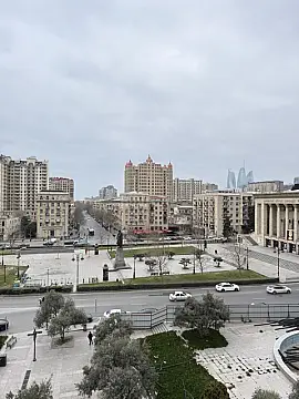 Satılır 4 otaqlı mənzil 120 m²