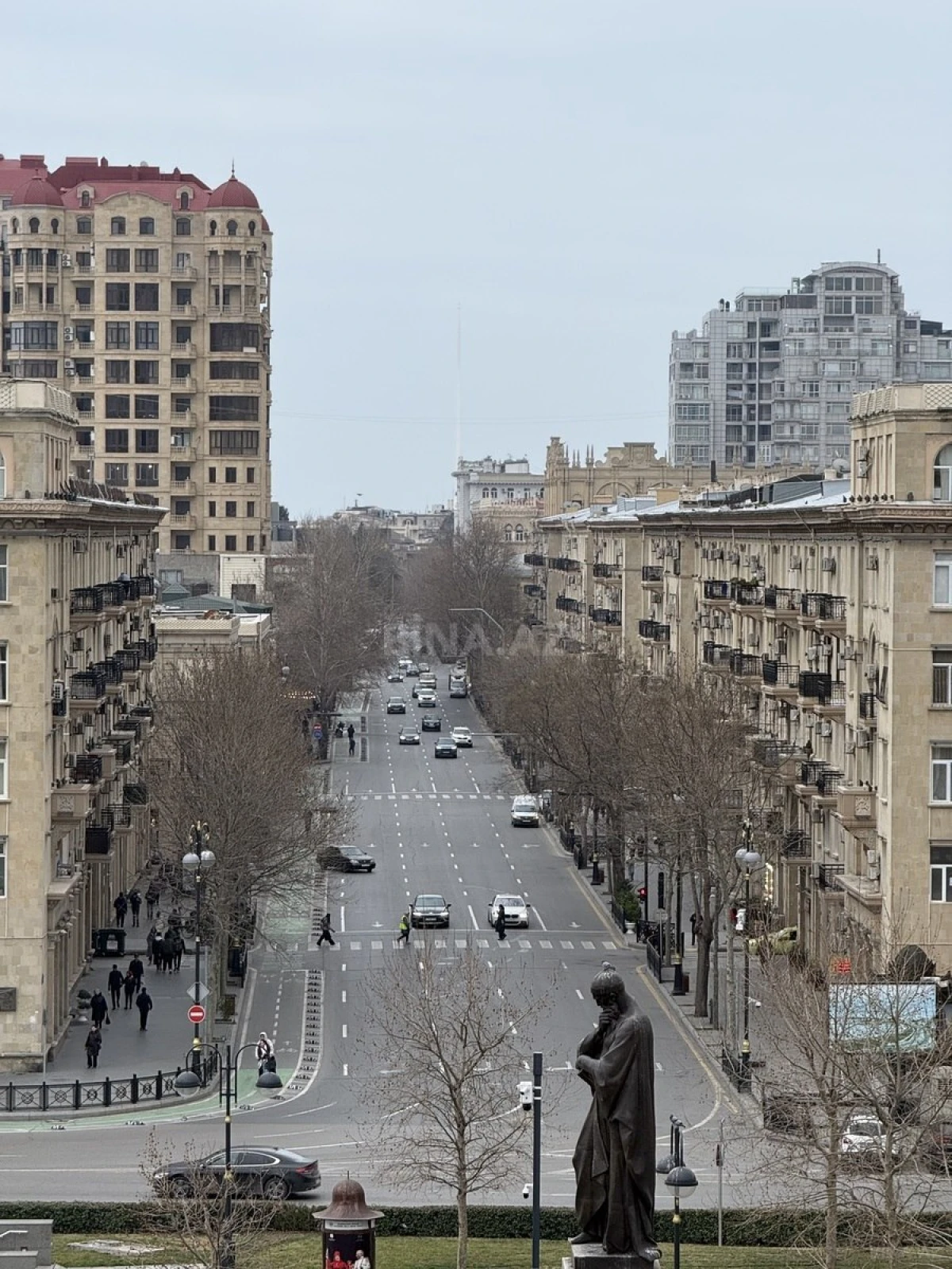 Satılır 4 otaqlı mənzil 120 m²