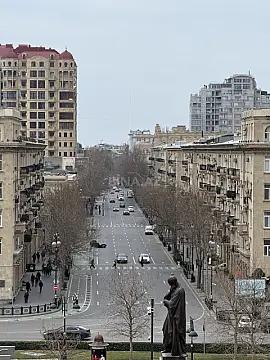 Satılır 4 otaqlı mənzil 120 m²