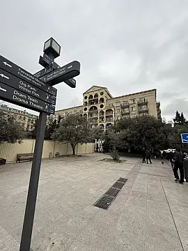 Satılır 4 otaqlı mənzil 120 m²