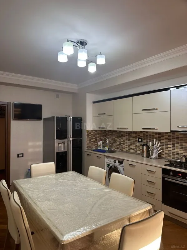 Satılır 3 otaqlı mənzil 135 m²