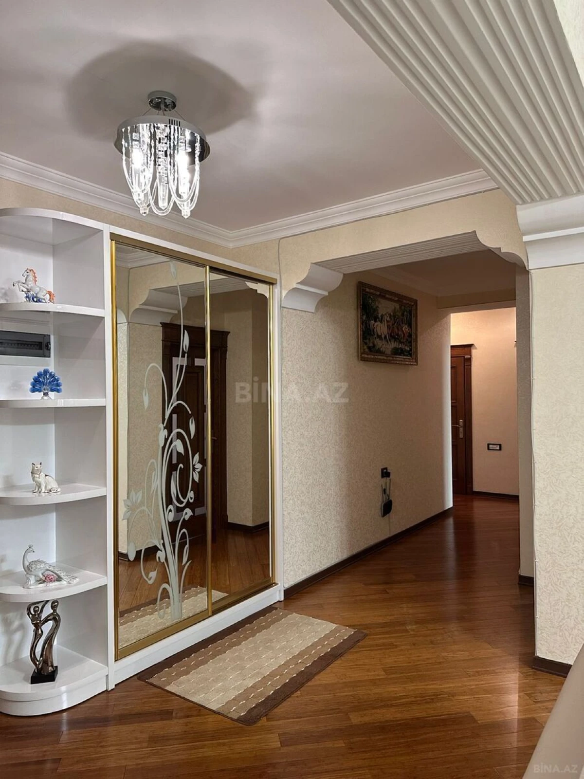 Satılır 3 otaqlı mənzil 135 m²