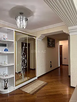 Satılır 3 otaqlı mənzil 135 m²