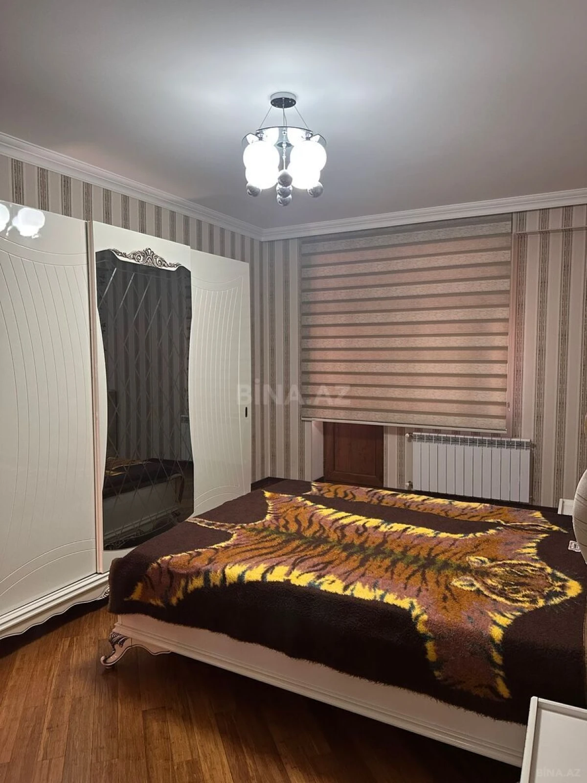 Satılır 3 otaqlı mənzil 135 m²
