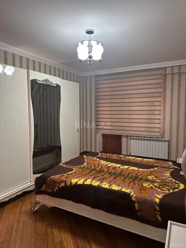 Satılır 3 otaqlı mənzil 135 m²