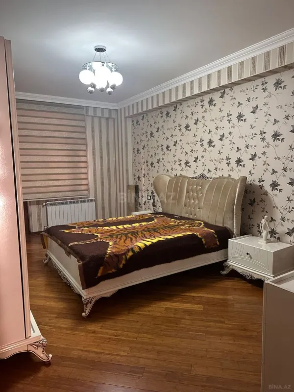 Satılır 3 otaqlı mənzil 135 m²