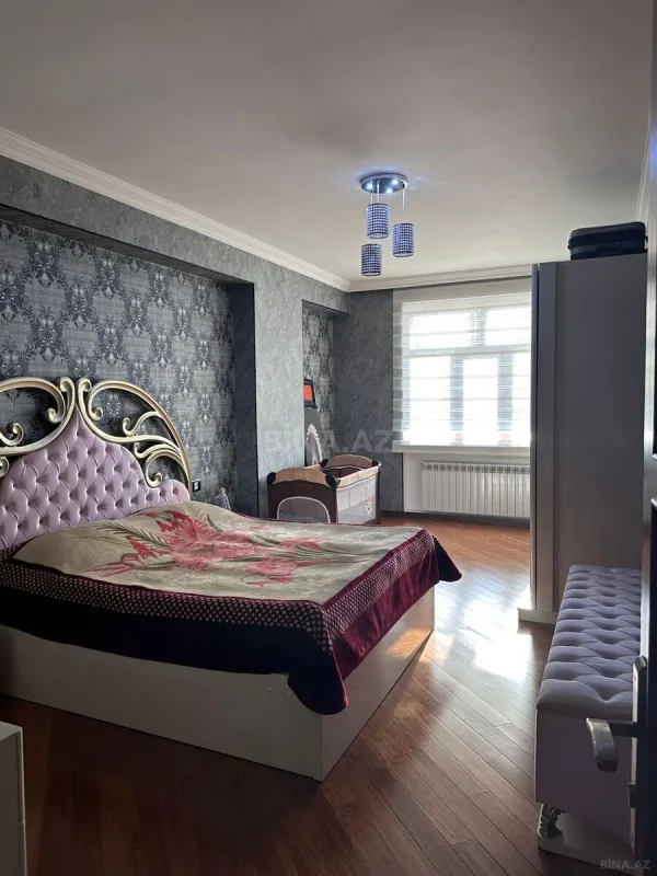 Satılır 3 otaqlı mənzil 135 m²